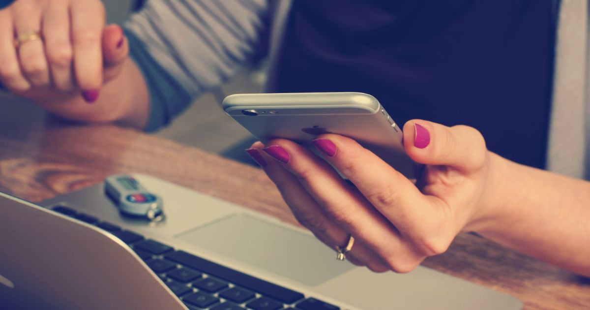 Apa Itu Absensi Online dan Manfaatnya Bagi Perusahaan?