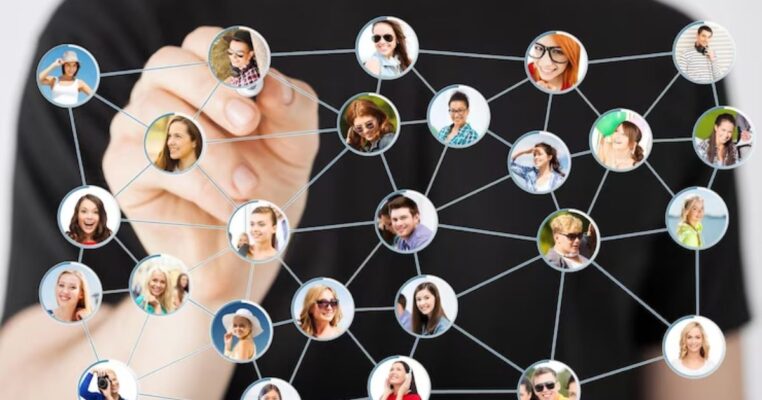 Komunitas online vs. offline