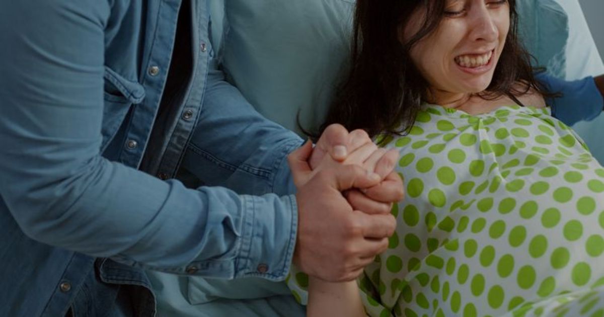 memberi dukungan bagi istri