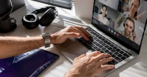 Apa Beda WFA dan WFH? Dua Sistem Kerja yang Sering Disamakan