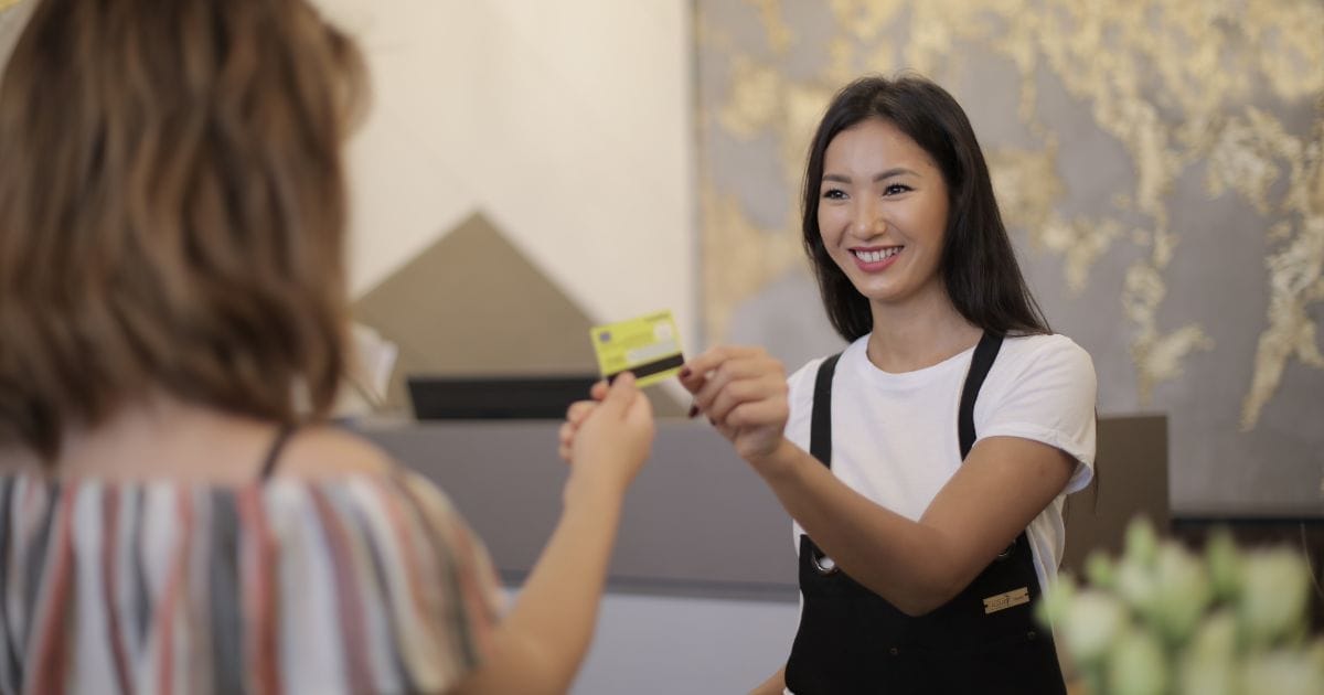 purchasing staff adalah