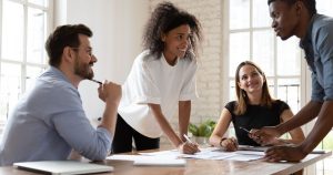 Cara Meningkatkan Interpersonal Skill untuk Bisnis: 10 Kebiasaan yang Bisa Dilatih